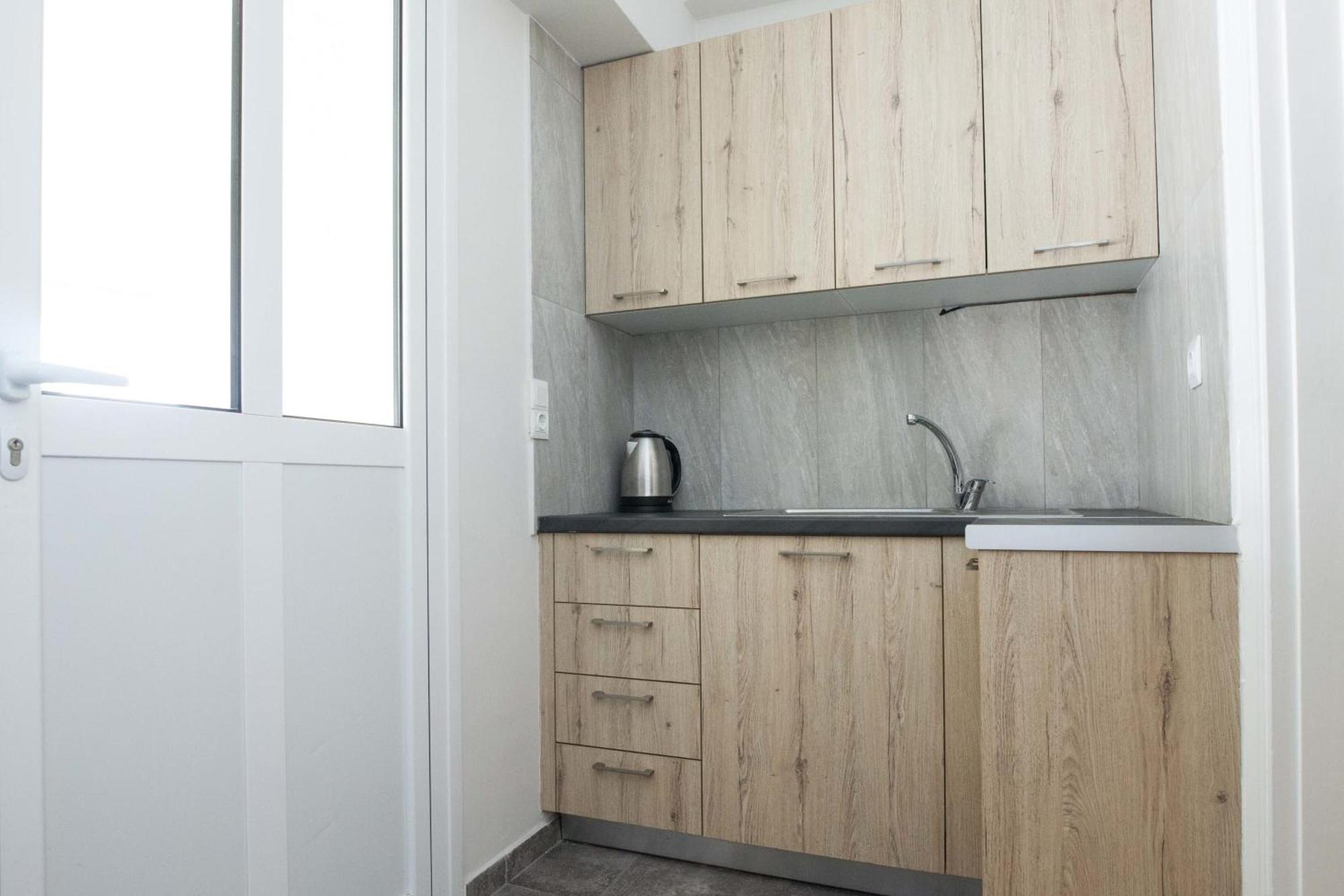 Modern 1 Bd Balcony Apt Near Metro In Kato Patisia 雅典 外观 照片
